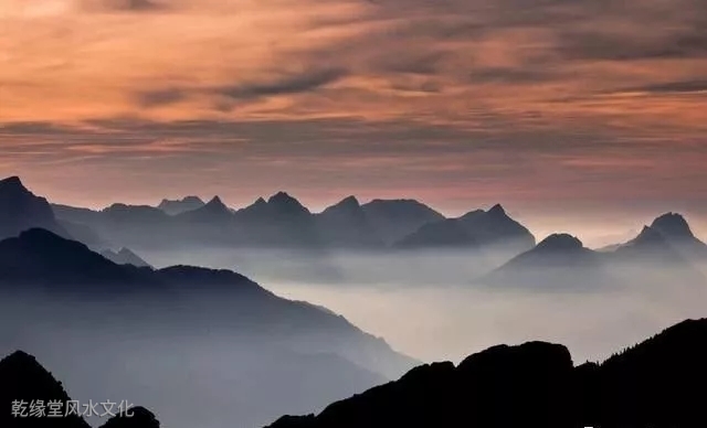 山峰.webp