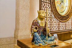 属猴人带金貔貅好还是玉貔貅好？