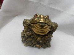 蟾蜍摆件：金蟾的摆放方法