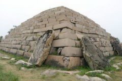 村民认为迁祖坟会破坏风水