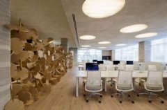 女性办公桌物品摆放风水的讲究