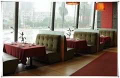 家庭煤气灶朝那个方向烧?