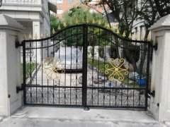 风水屋大门旁能放镜子吗?