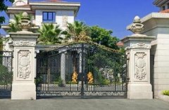 你们在家里大门的位置上，应该怎么布置风水呢?